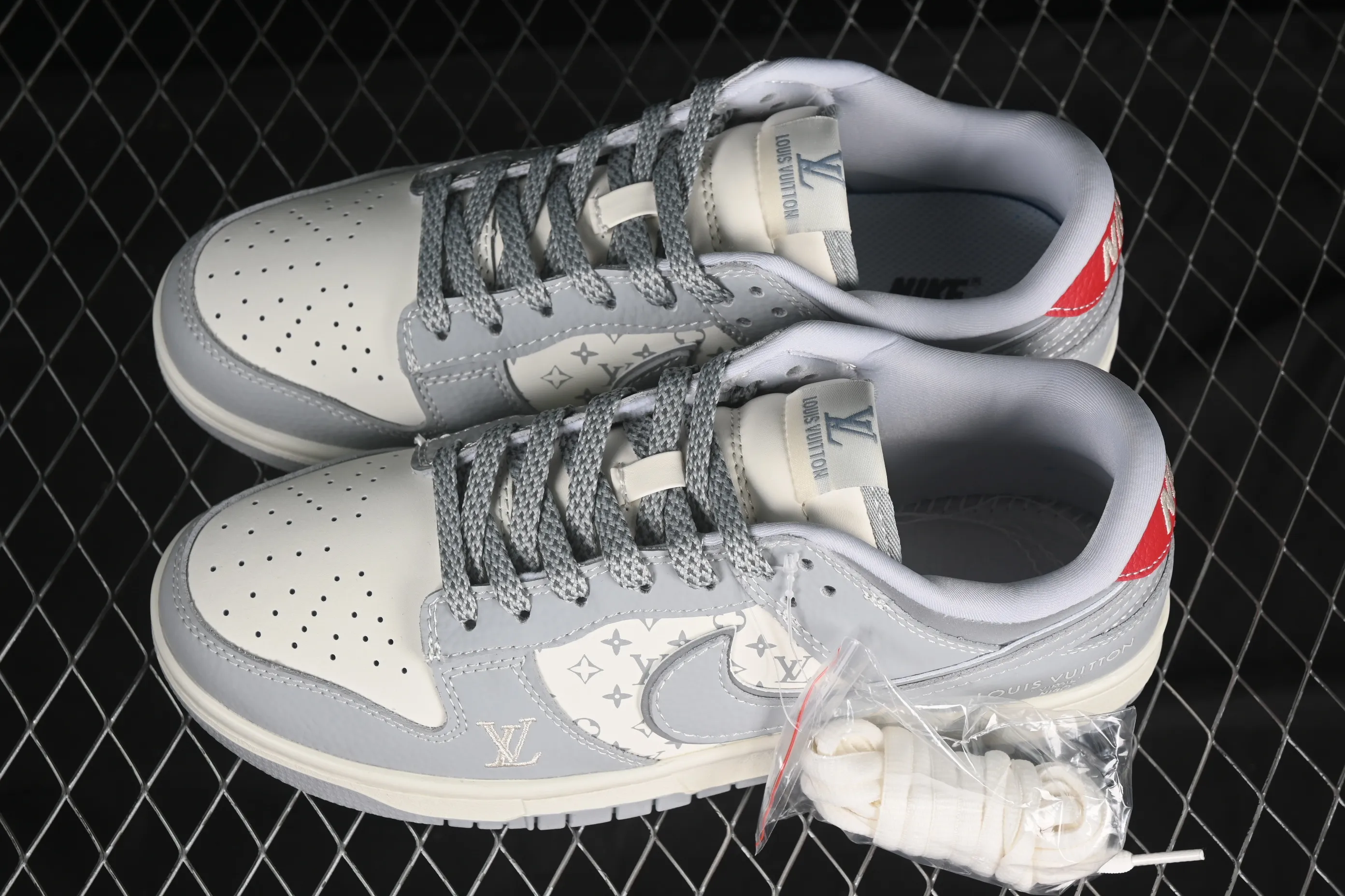 All categories Air Jordan Jordan series basketball shoes Air Jordan 1 Low high-end customized low-top sneakers Air Jordan 1 Low AJ1 Joe 1 LV joint classic gray and white high-end customized low-top retro basketball shoes SC9207-426